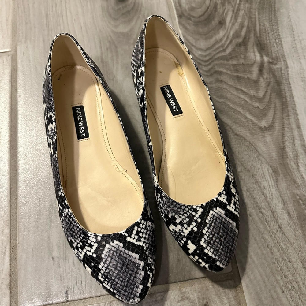 Nine West Snakeskin Pattern Flats - Black and Gray